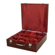 Elegancka szkatułka na wino wykonana z ozdobnego drewna orzecha włoskiego, na 3 butelki, wnętrze pokryte sztucznym jedwabiem, 1 szt.
