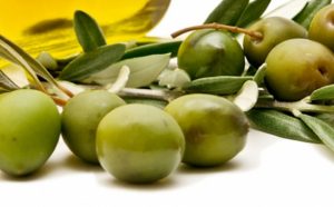 Read more about the article Na co należy zwrócić uwagę przez zakupem oliwy z oliwek?